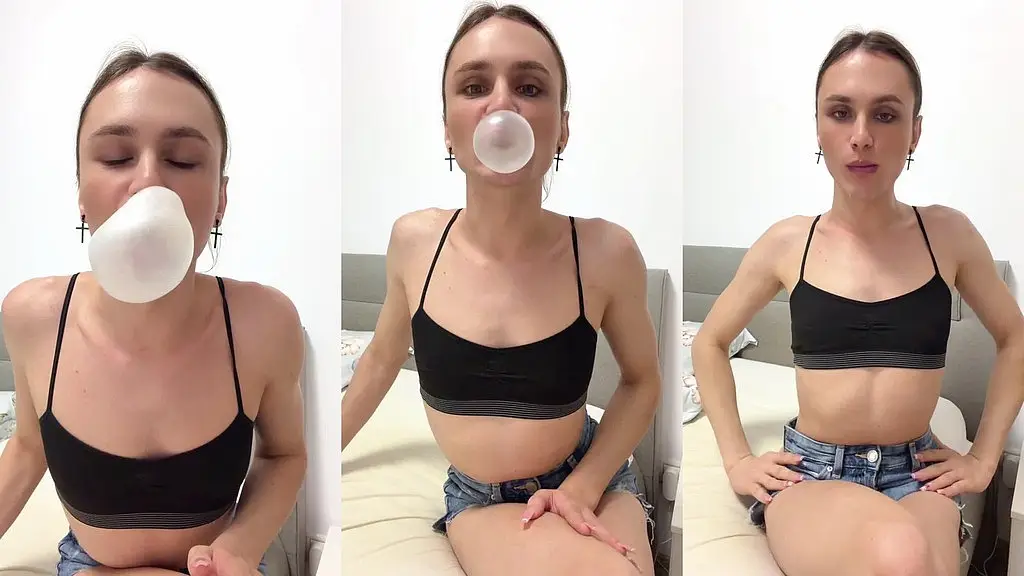 b is for bubble ? watch me chew, tease and blow bigger and bigger bubbles... including a bubble inside another bubble and even two at once ?