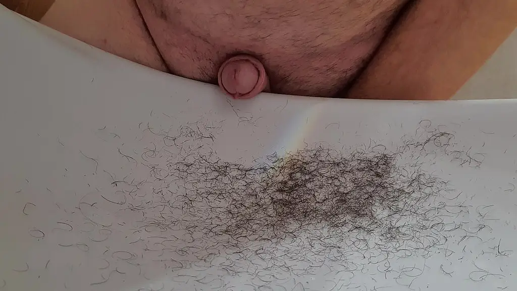 franciscomorenovip - jugando con mi pelo pubico cortado