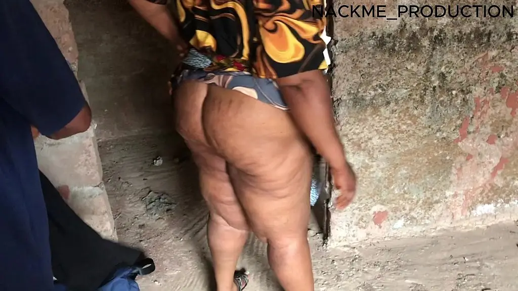 sneaked into uncompleted building to fuck this granny