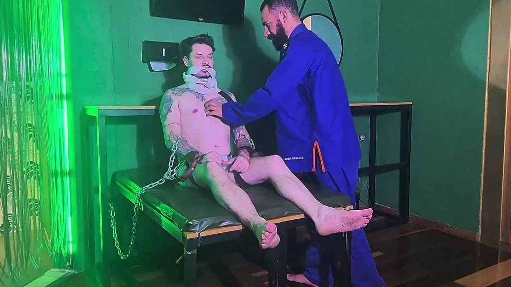 bondage com amigo - parte ii