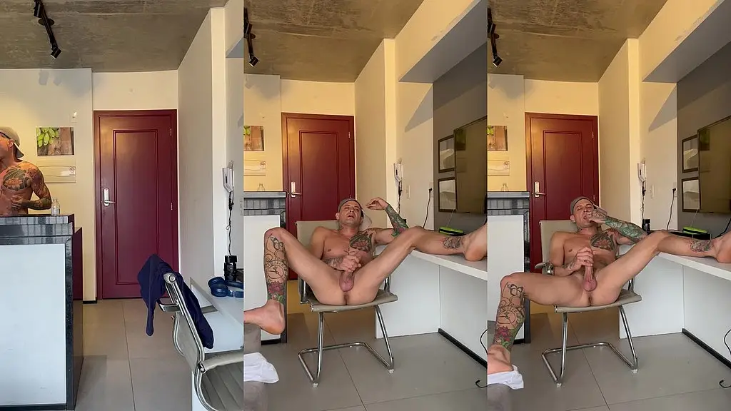 cheguei da academia com tesao e gozei gostoso