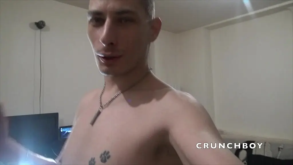 voici un jeune hetero qui veut essayer de sucer un mec et la baiser