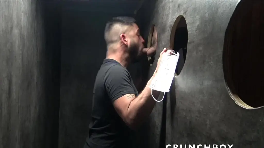 jeuen barbu base par un beau arabe
