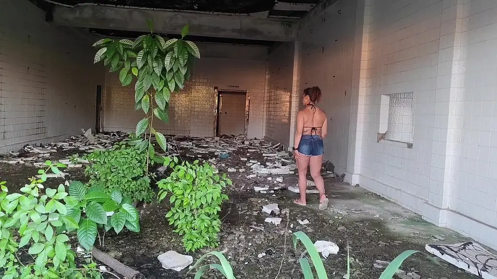 foda em construcao abandonada quando foi fazer xixi