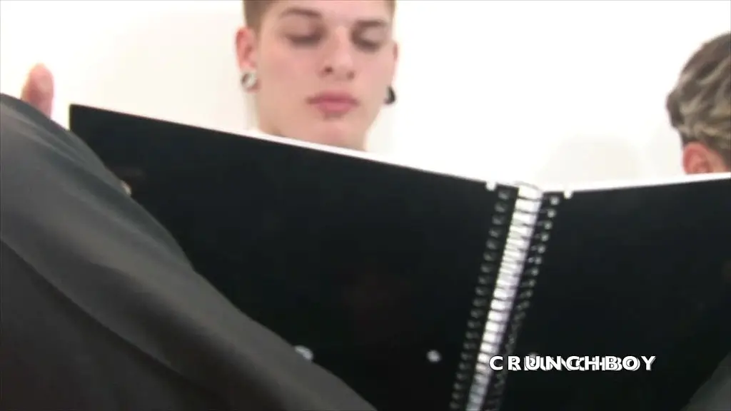 msucle boy fucked bareback by his friend in backroom