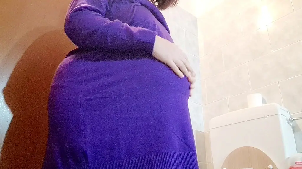 pregnant in tight purple dress: bathroom belly ache & restless stomach