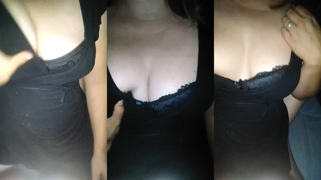 jugando con sus tetas ricas