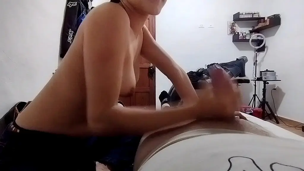 follando a mi mejor amiga en un hotel y me llena el cono de leche - video amateur