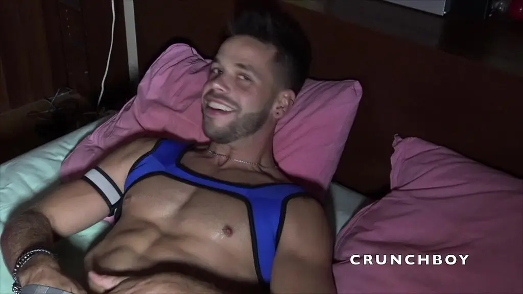 enjoy this amazing french porn amator bareback with dudes so sexy