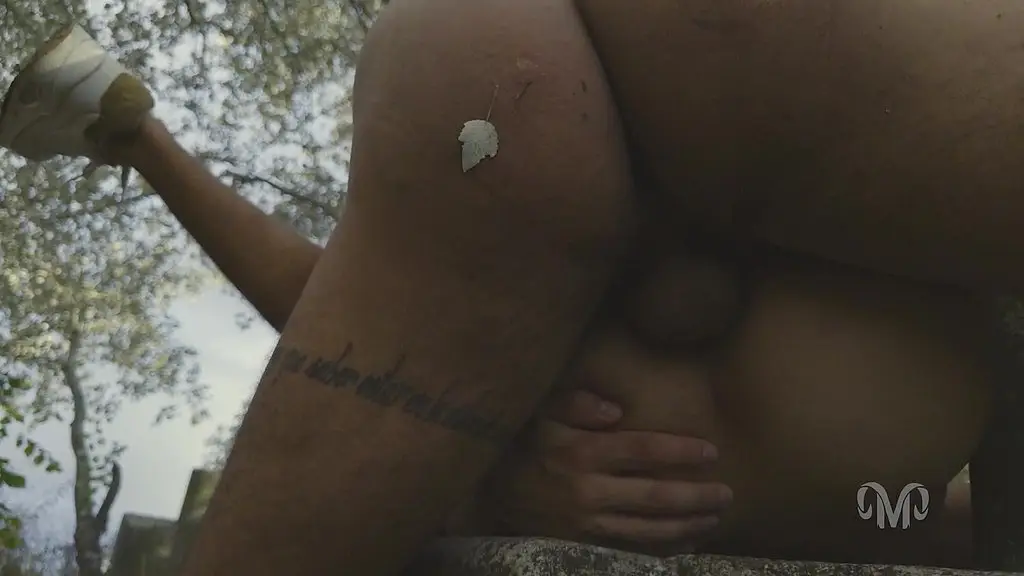 douglas smith se folla a thiago santana en el bosque