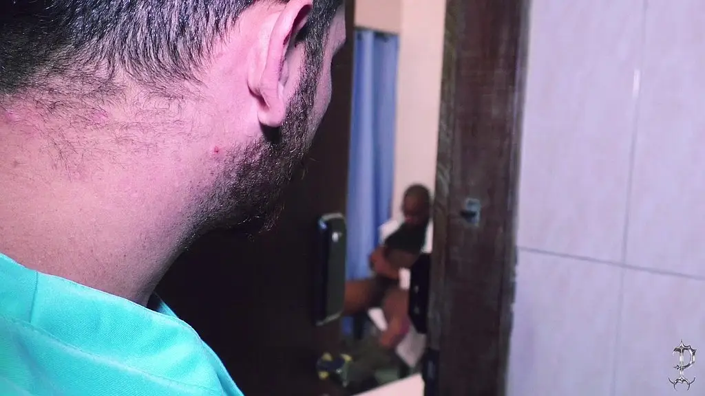 flagrei meu colega de trabalho se masturbando no intervalo