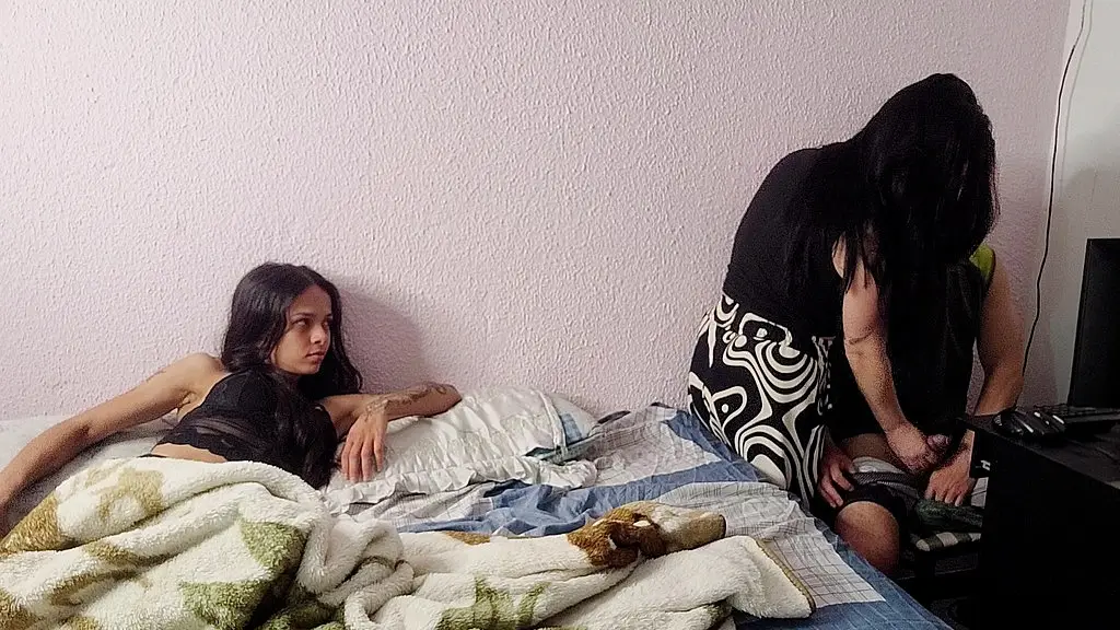 minha stepsister flagrou sua amiga pegando no meu pau