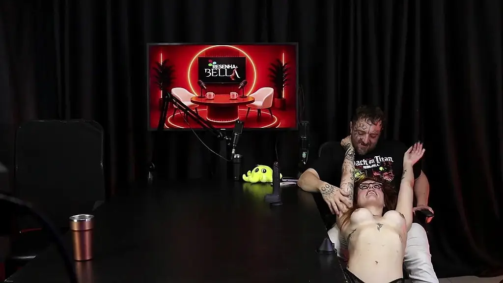 safada faz stripper, mostra seus lindos peitos e a buceta e sensualiza enquanto faz um boquete - assessor oficial (watch on: sheer/red)