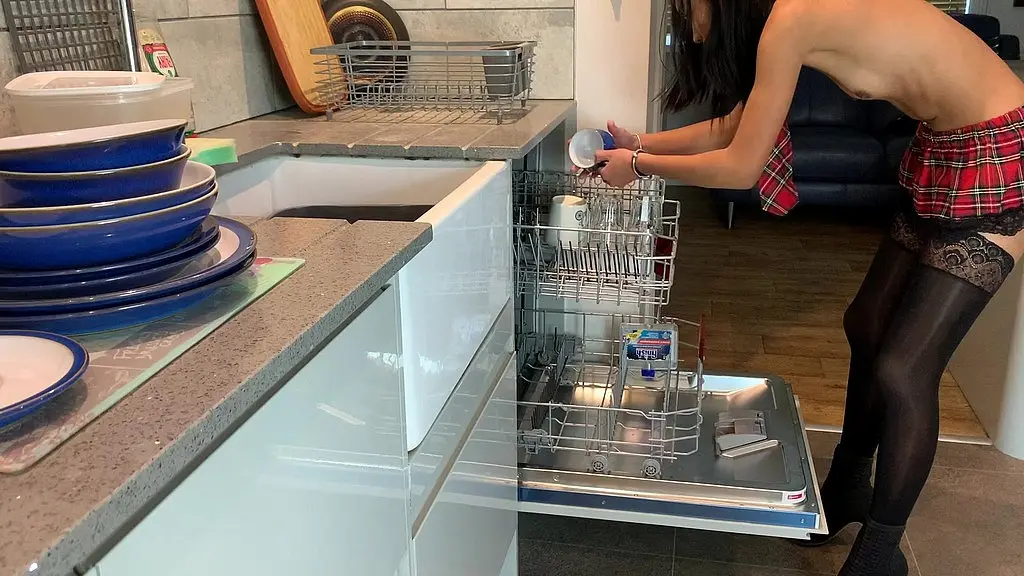 look how i unload the dishwasher while you stare at my small tits and my freshly shaved pussy