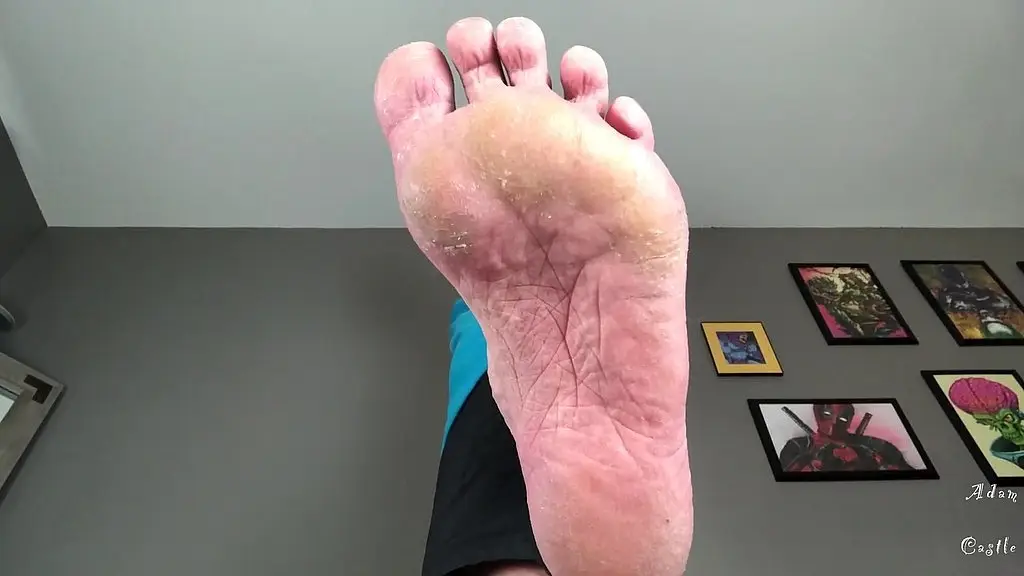 post-workout gay ass & feet worship pov