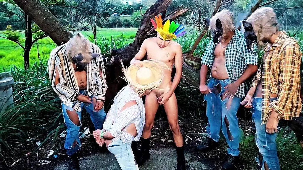 noite de halloween tres lobos atacarao o lenhador que ja estava preso pelo indio e devorarao ele com suas rolonas