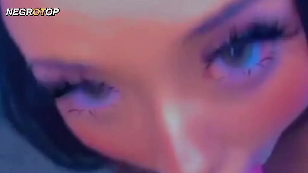 Паузудо транссексуал с девушкой