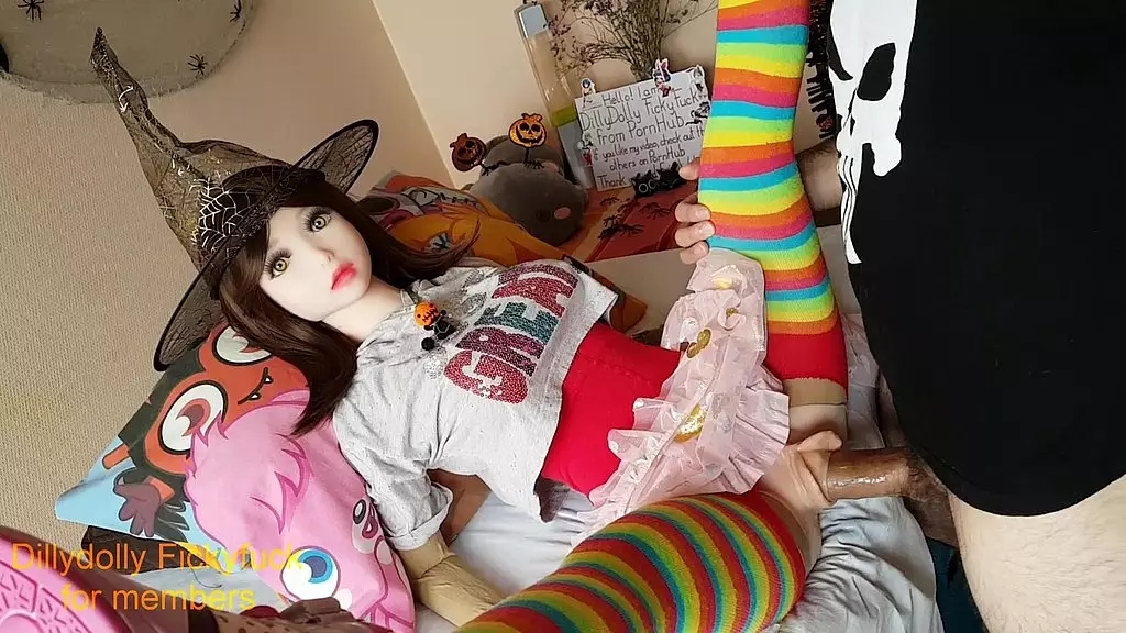 realdoll трахает Хэллоуин, каваи, сука - ведьма, наездница, монстр, большие губы, киска, кримпай от первого лица