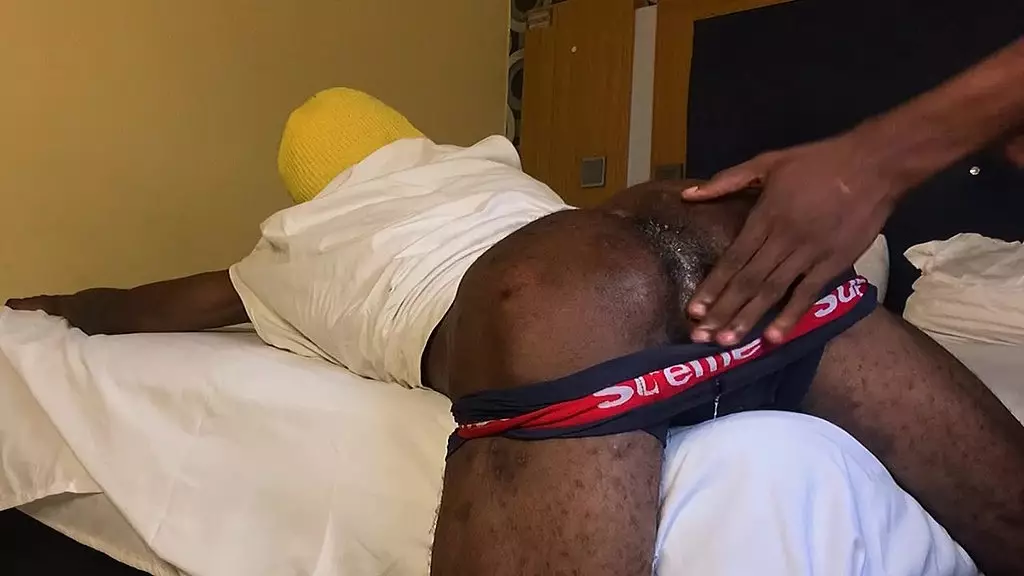 dl волосатая дырка твинка трахается (2)