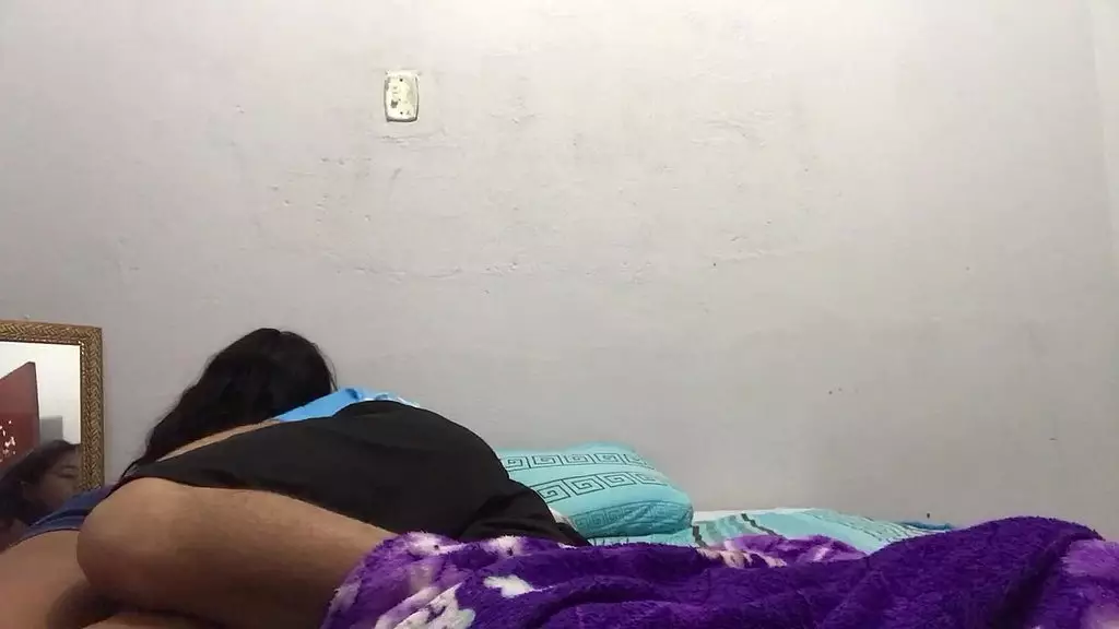 na cama com ele flakael sem camisinha