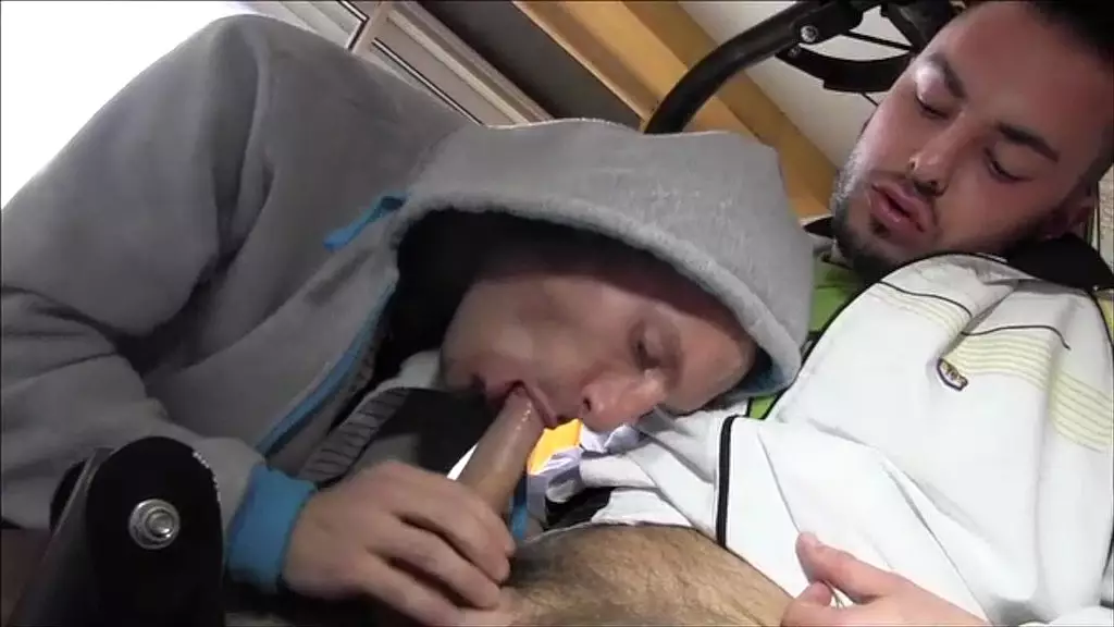 1028 трахаются во время сеанса спортивной мускулатуры