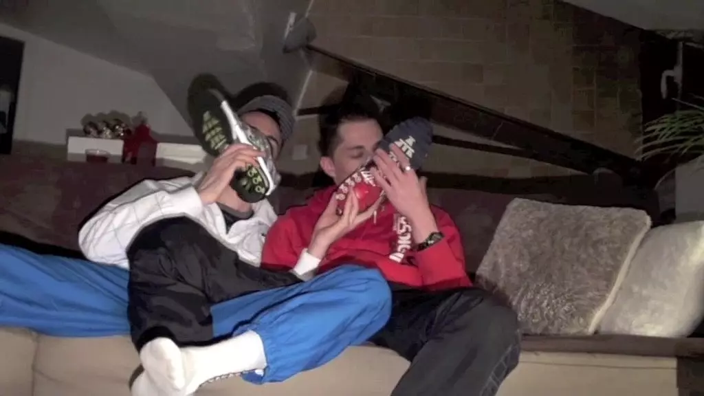 1271 секс-вечеринка в кроссовках с двумя французскими плохишами