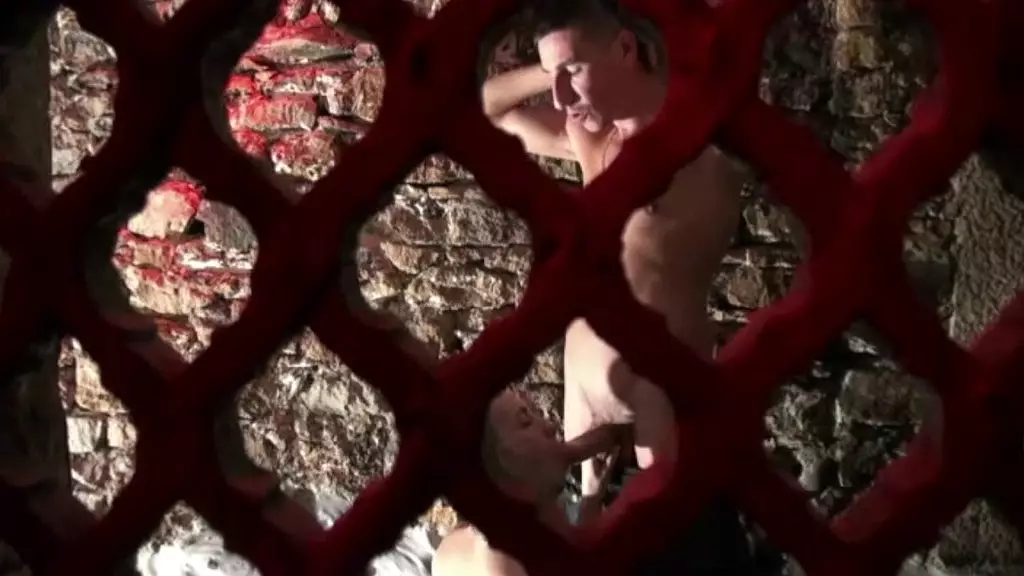 Алекс, французскую шлюшку-твинка трахнул и доминирует в кроссовках Фред