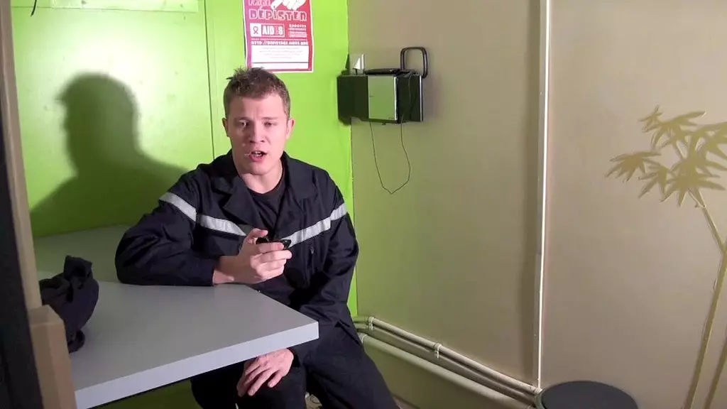 1332 Камерон трахнул firboy в униформе