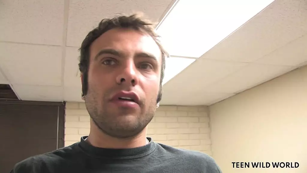 дорогая брюнетка-подросток нелегко работает со мной, но она решает начать отличный анальный секс со своим идеальным телом