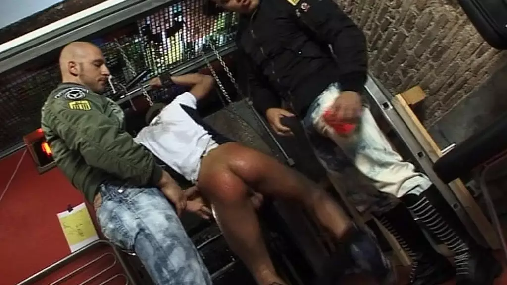 3 1733 фетиш секс доминирование с плохими парнями из Испании