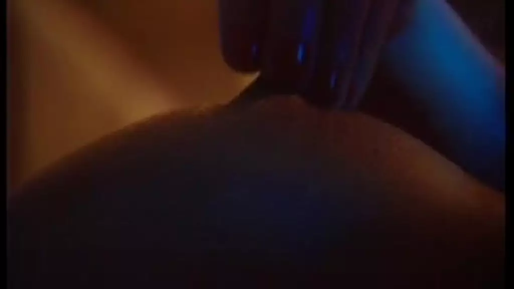 reka majonee мастурбирует, получая сперму на лицо во время поллюций