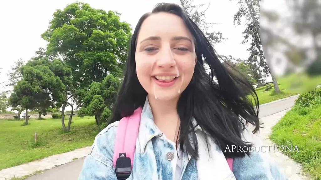 Ева Брукс - спермошлюха, которая выставляет себя напоказ на публике