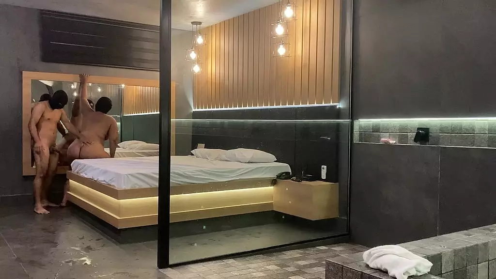 Levei a morena no motel de luxo e ela sendou na minha cara